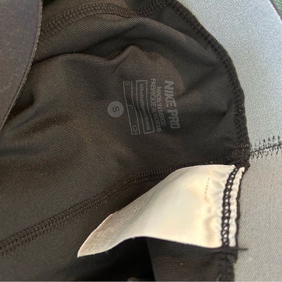 Women’s Nike Pro Capri Leggings - Picture 10 of 12